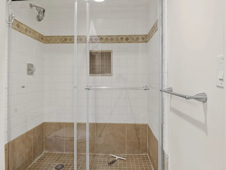 3604 Bridgewood Dr — Photo 24