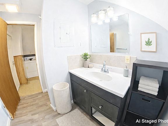 4th image of 1014 Bluemont Ave APT 1