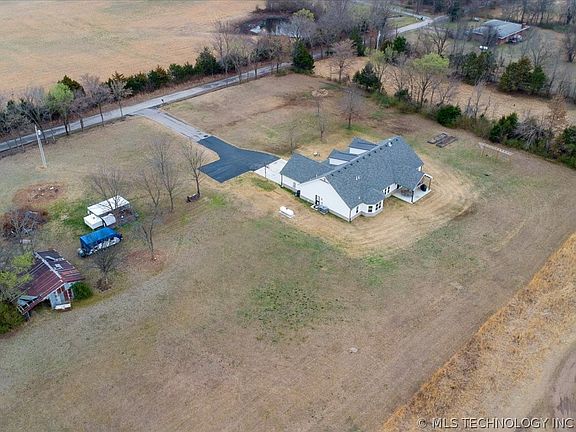 3rd image of 32100 S 4180th Rd