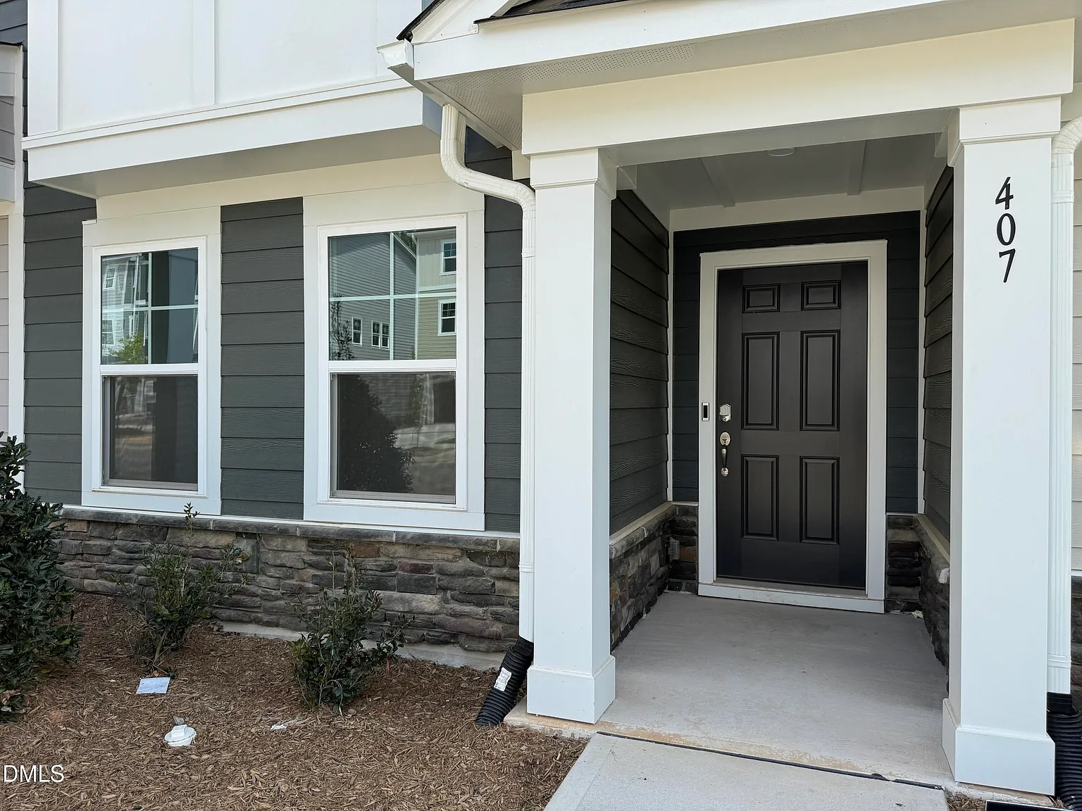 3 bed, 3.5 bath, 1800 sqft, $1,995 — Photo 3