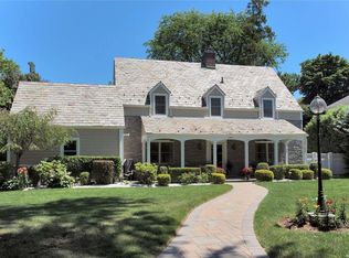 7 Knollwood Rd, Roslyn, NY 11576