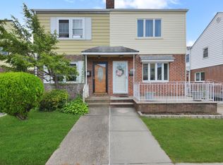 138-18 63rd Ave, Flushing, NY 11367