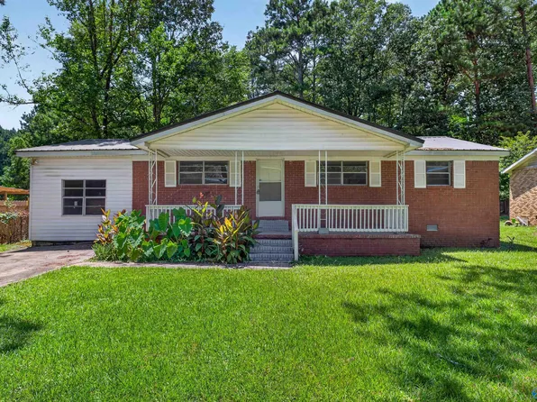 1544 Hooks Lake Rd, Gadsden, AL 35901