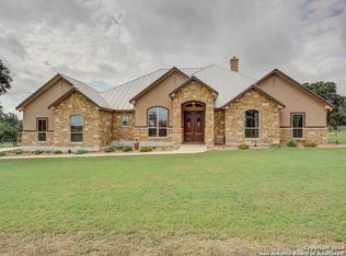 104 Bridgewater Dr, La Vernia, TX 78121