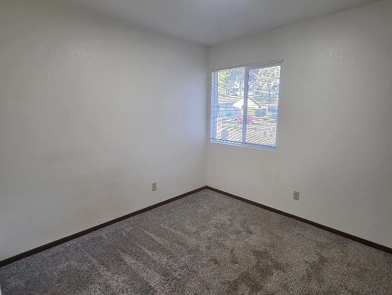 180 Breakwater Dr — Photo 10