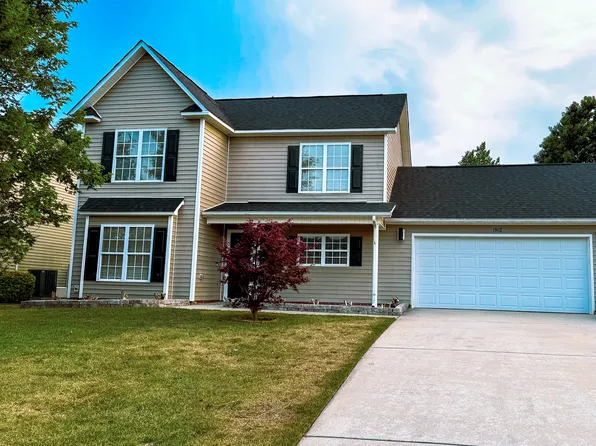 1912 Caviness St, Fayetteville, NC 28314