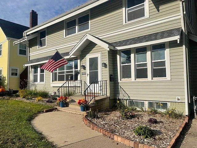 503 Forest Dr SE — Photo 2