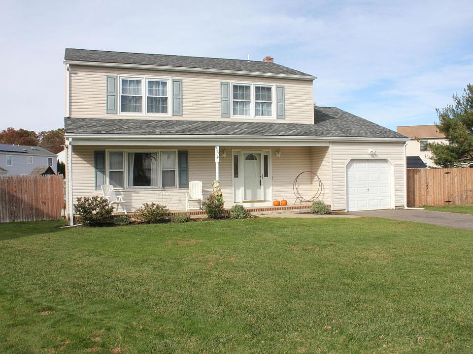 1st image of 105 Seafoam Ct