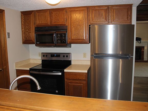 5th image of 1717 S Cypress St APT 424
