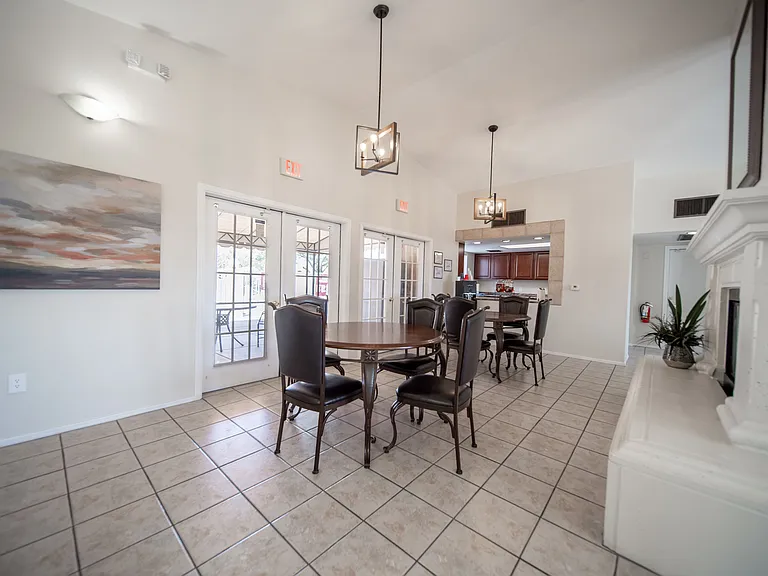 Pusch Ridge Apartments — Photo 11