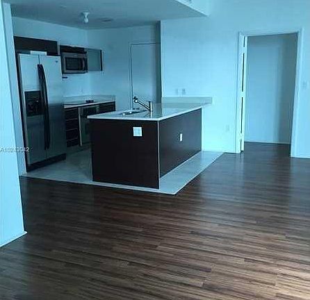 4th image of 1900 N Bayshore Dr APT 4203