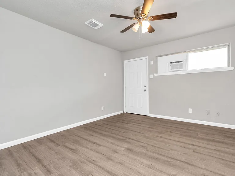 3655 Seabrook St #4 — Photo 10