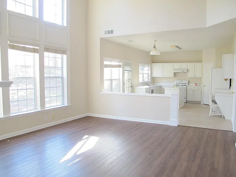 284 Wedmore Ct — Photo 9