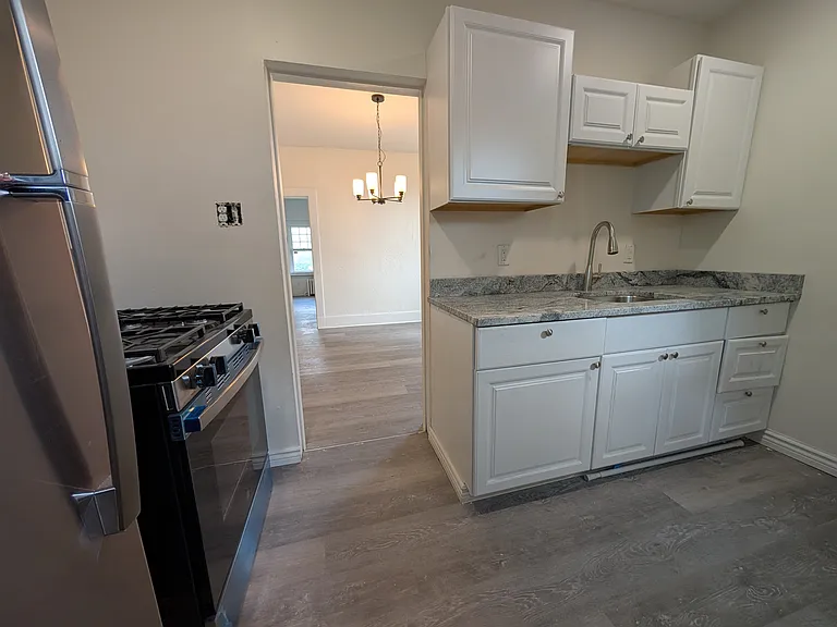 500 Fordham Ave #1 — Photo 5
