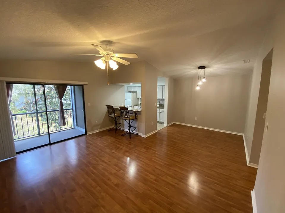 196 Riverbend Dr #201