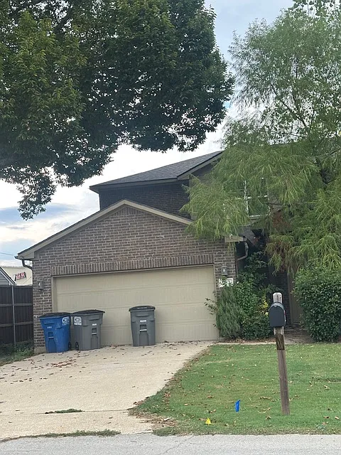 4 bed, 2.5 bath, 2461 sqft, $2,500 — Photo 2