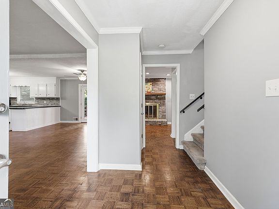 4th image of 30 Rosedale St