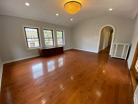 3rd image of 7434 N Seeley Ave APT 1N