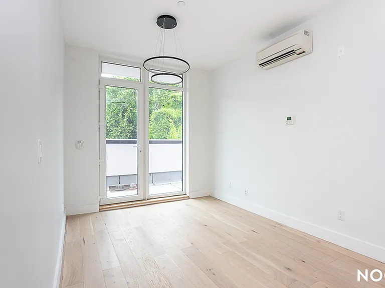 491 Evergreen Ave #2B — Photo 4