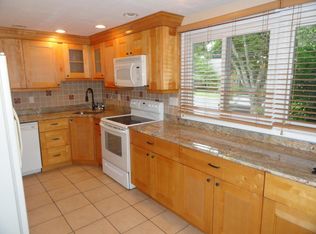 41 Rosalie Dr, Bridgeport, CT 06606