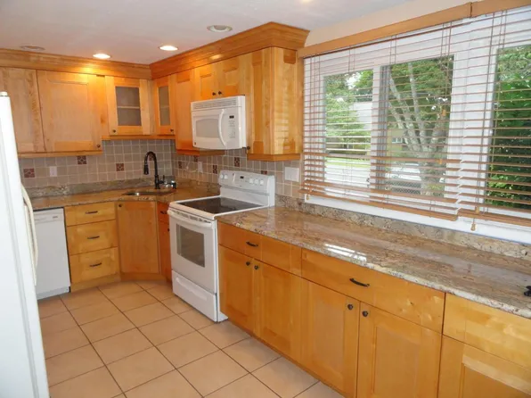 41 Rosalie Dr, Bridgeport, CT 06606