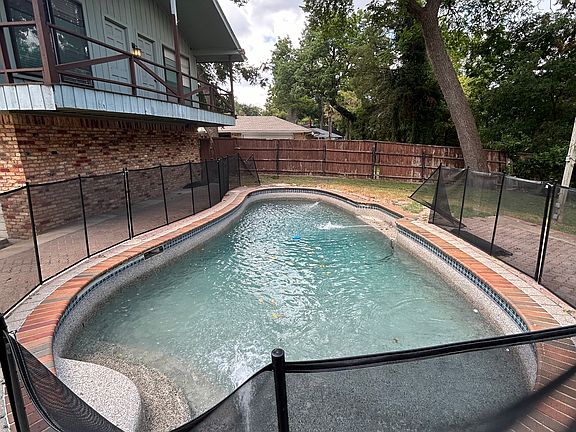 3rd image of 229 Woodhaven Dr