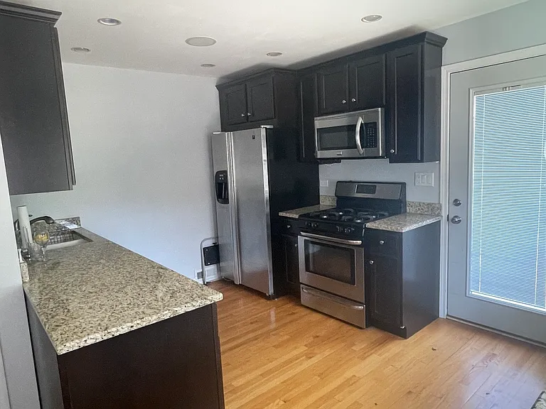 801 S Fairfield Ave — Photo 3