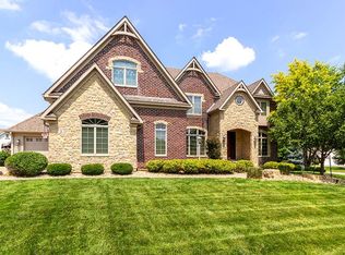 2 Summer Pl, Bettendorf, IA 52722