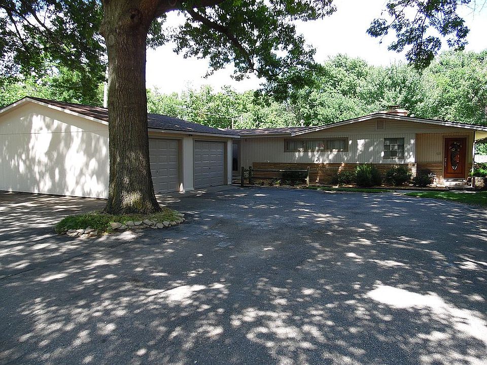 1st image of 15 Hillcrest Dr