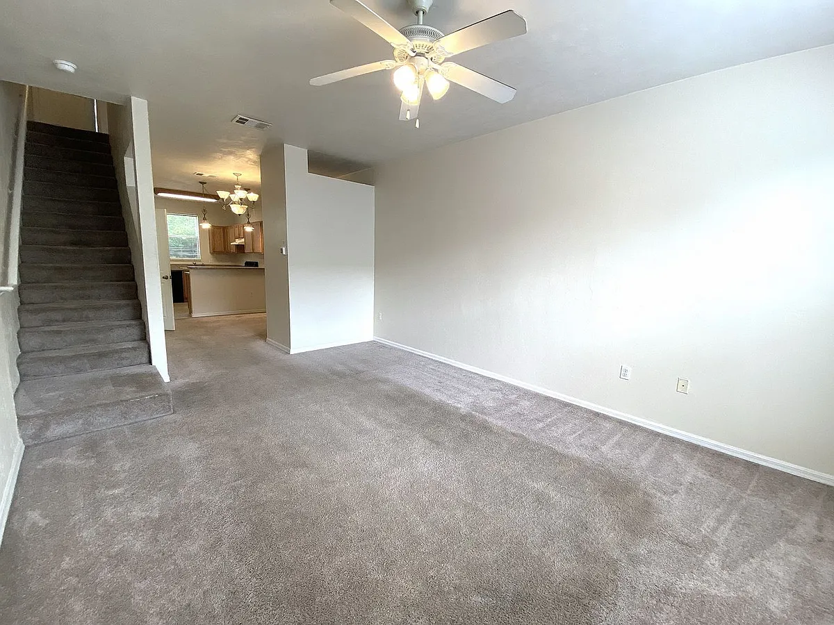 Building Photo - 3870 SW 20th Ave #1608