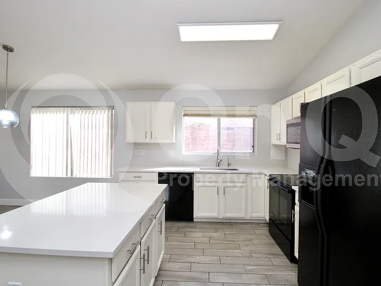 208 W Jasper Dr — Photo 5