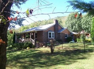 69 Grannys Knob Rd, Franklin, NC 28734