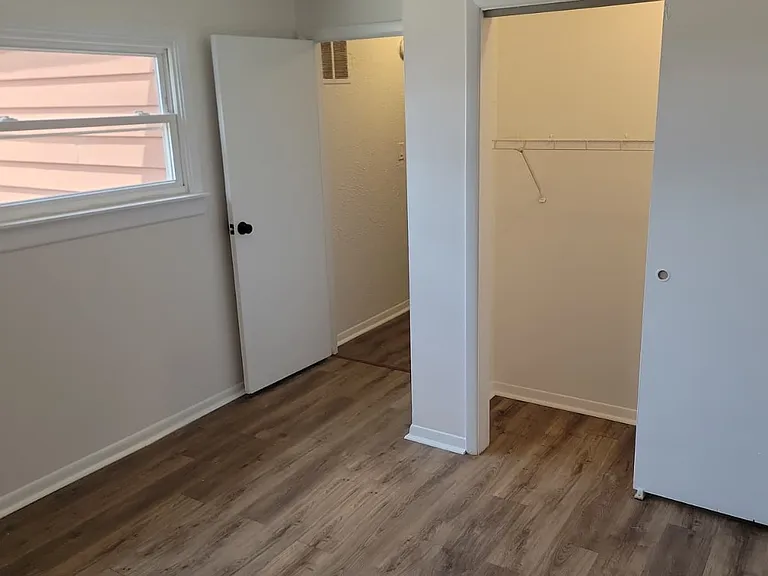 15907 Debra Dr — Photo 23