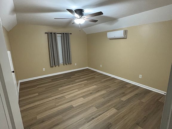 5th image of 432 Tree Line Dr