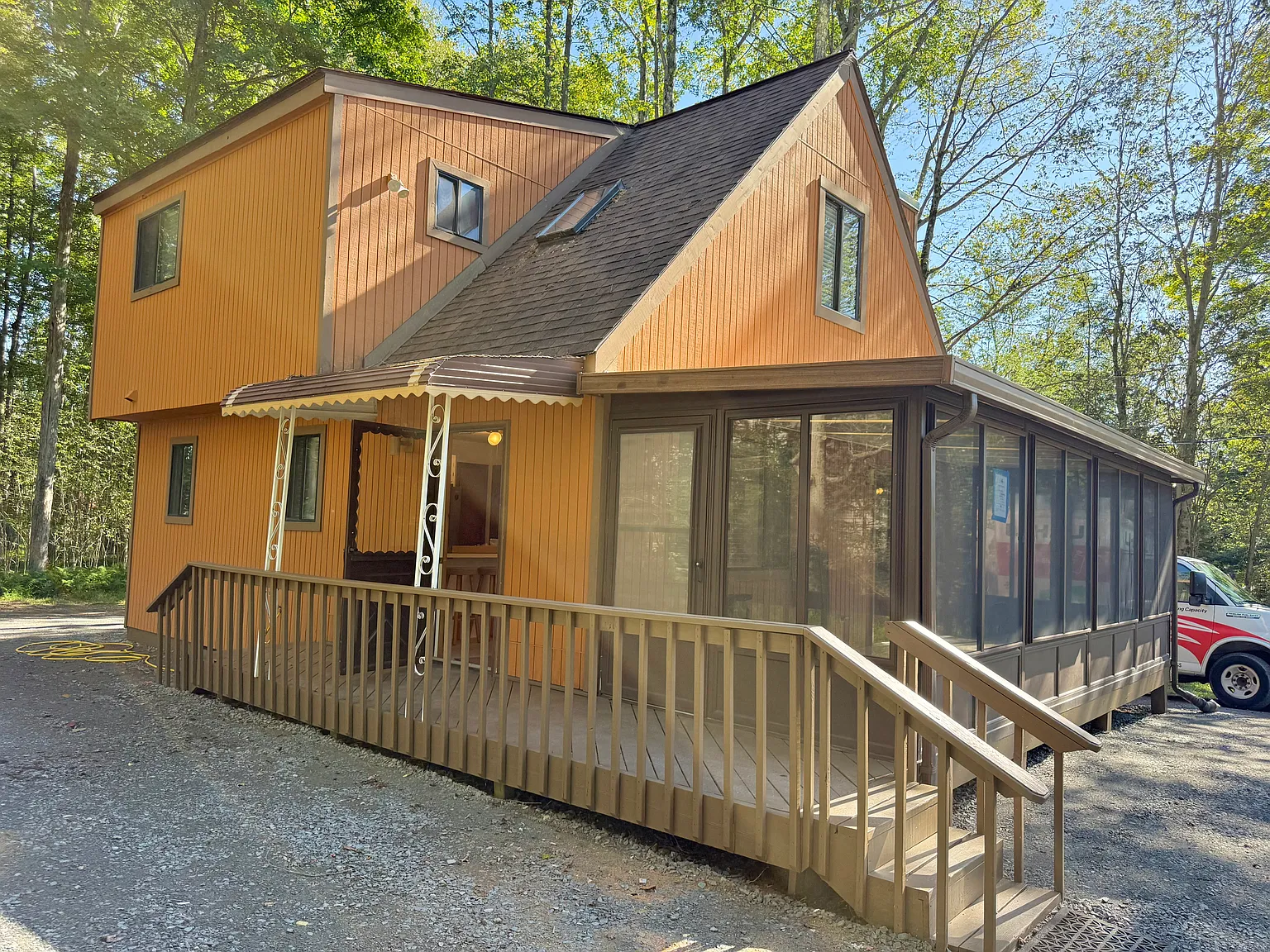 3 bed, 1300 sqft, $2,000 — Photo 2