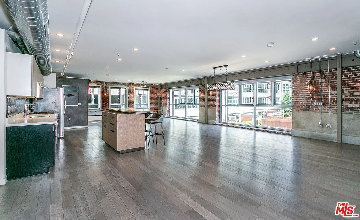 2 bed, 2.0 bath, 2020 sqft, $6,500 — Photo 4