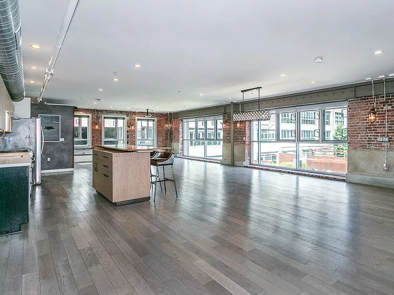 527 Molino St #202 — Photo 4