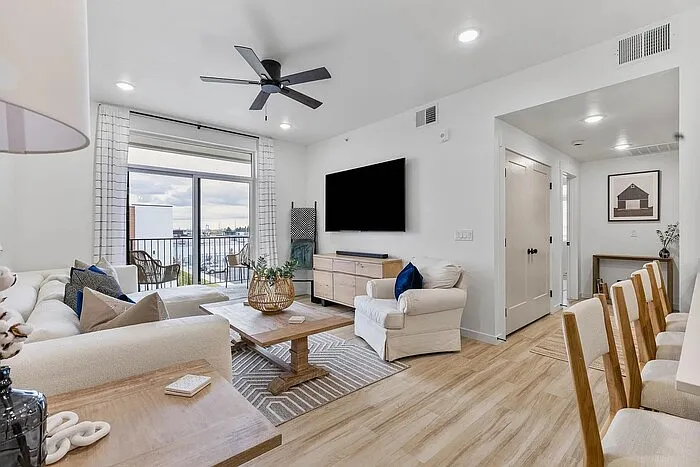 3131 Fleur Dr #313 — Photo 16