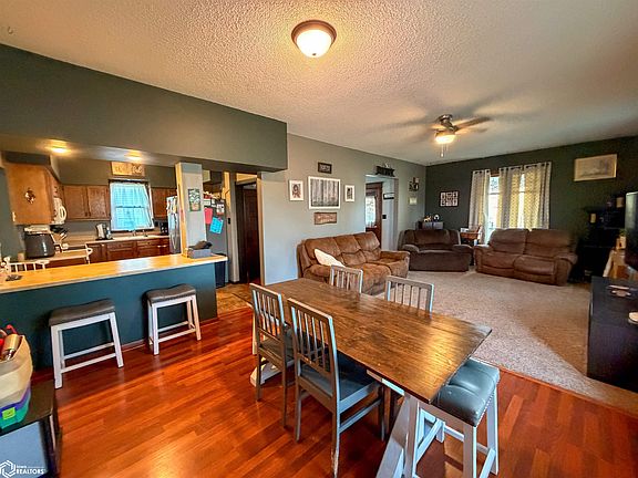 5th image of 419 3rd St SE
