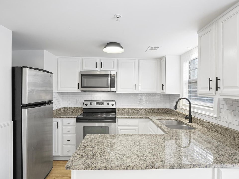 1st image of 24 Villa Ct SE