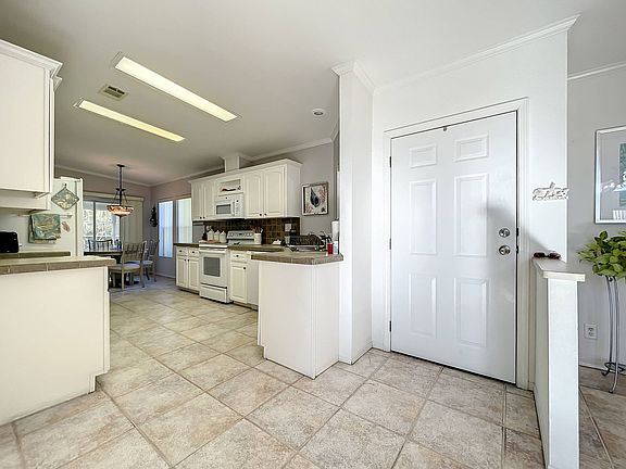 5th image of 102 Green Forest Dr