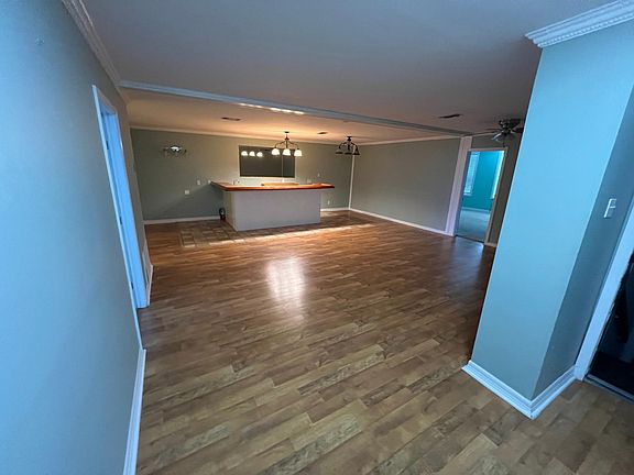 5th image of 218 N Chaparral St #1