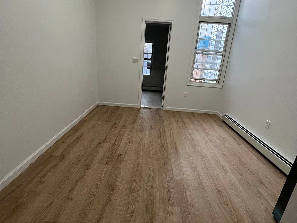 1st image of 14 Arion Pl #2