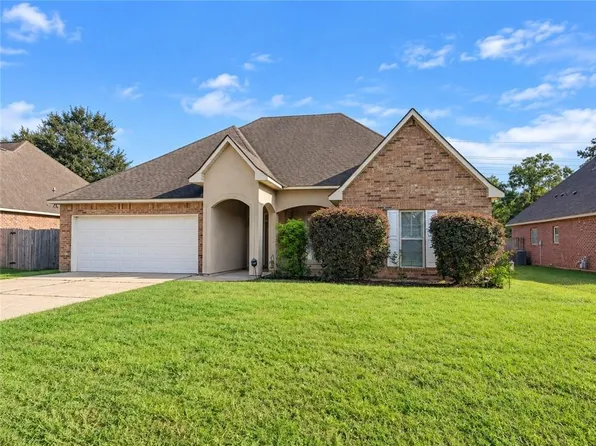 816 Woodsprings Ct, Covington, LA 70433
