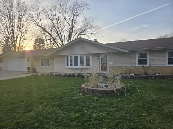 1832 W Weathersfield Way, Schaumburg, IL 60193