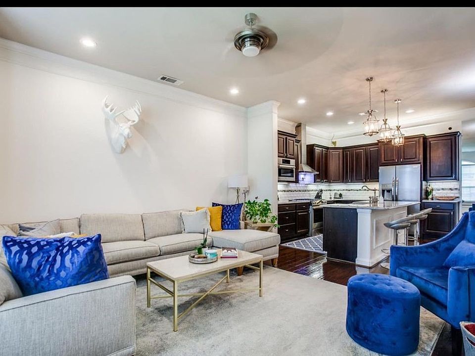 1st image of 216 E Kaufman St