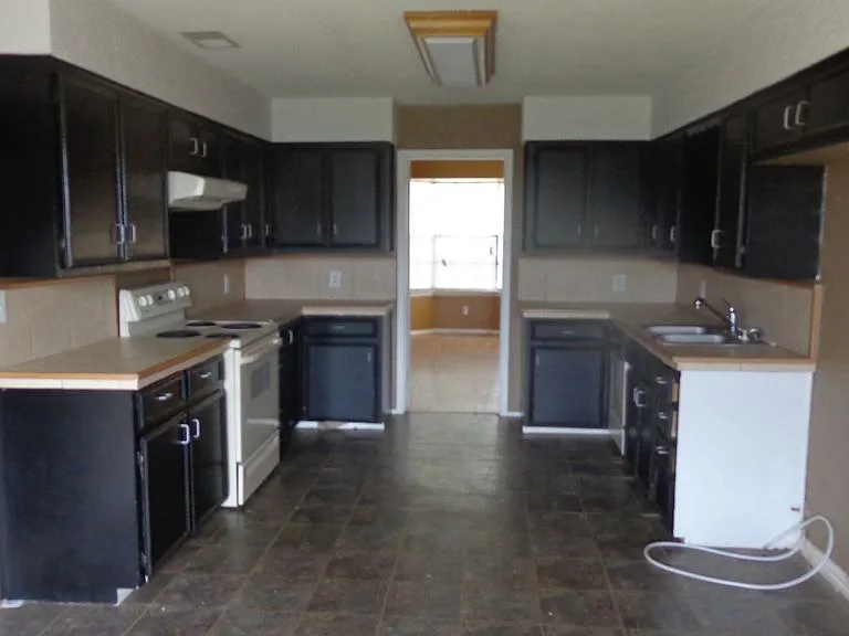 560 Waketon Rd — Photo 6