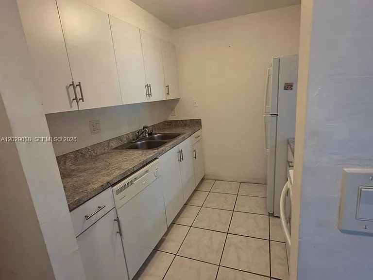 14201 N Kendall Dr #212-D — Photo 53
