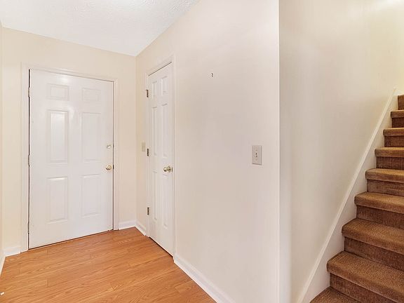 4th image of 2034 Watercrest Cir