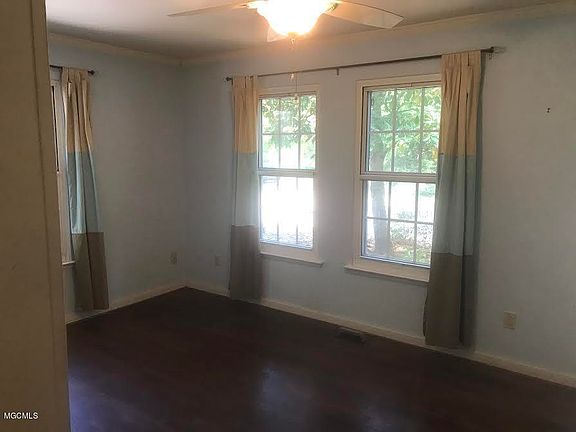 5th image of 453 Texas Ave